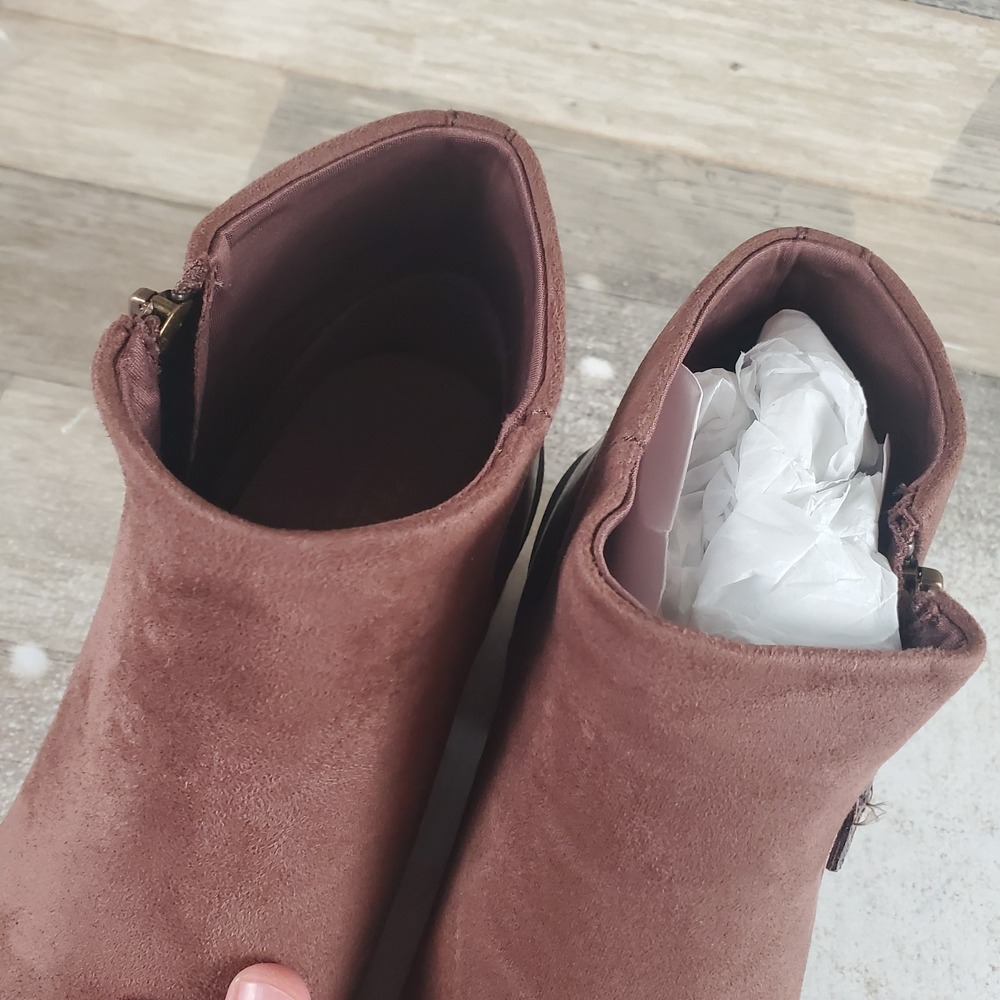 Bzees Outgoing Womens Ankle Booties Sz 8.5 W Mustang Suede Comfort Side‎ Zipper - Picture 3 of 13